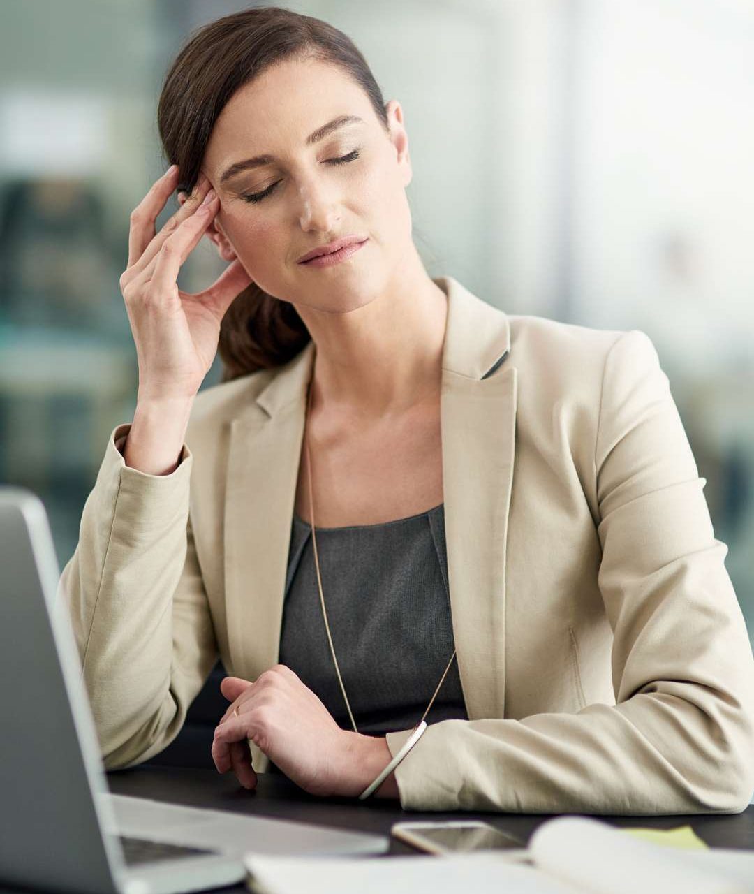 colaboradora-com-burnout-em-empresa