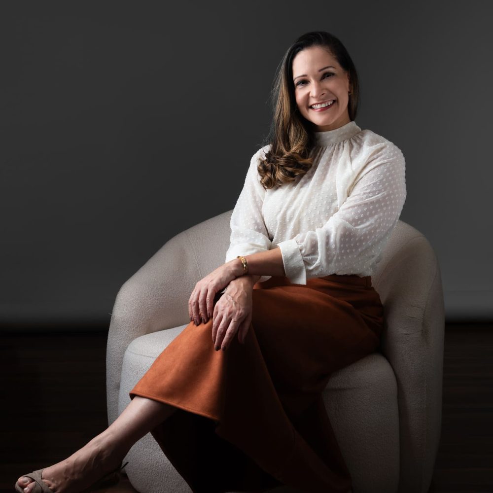 Desenvolva sua equipe com treinamentos em saúde mental corporativa. Temas como estresse, inteligência emocional e liderança empática com Aline Gomes.